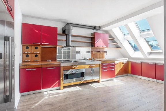 Großzügige Einbauküche