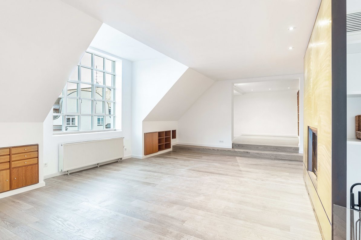 Living room with gallery window