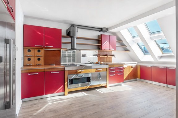 Großzügige Einbauküche