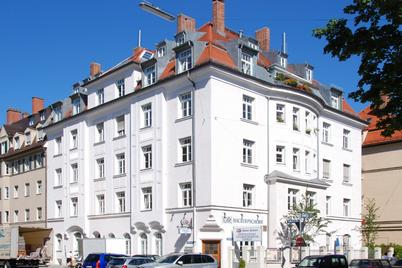 Großzügige Dachgeschoss-Wohnung mit reizvollem Altbau-Flair