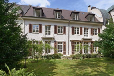 Großzügige denkmalgeschützte Stadtvilla von 1926 mit Blick auf das zauberhafte Werneckschlössl