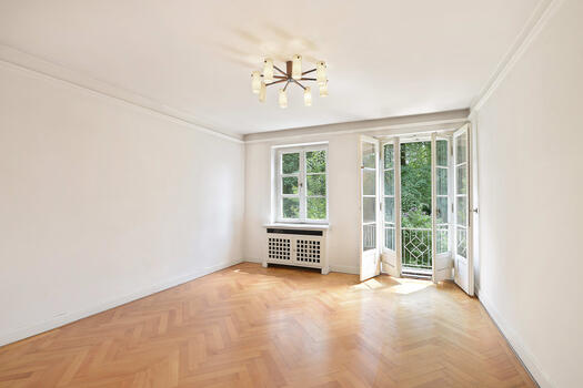 Schlafzimmer mit Blick in den Südgarten