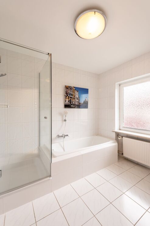 A timeless bathroom bathed in natural light