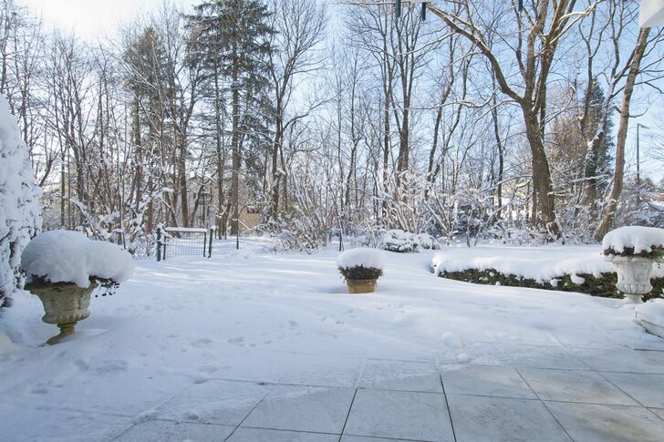 Terrasse mit Blick in den Garten