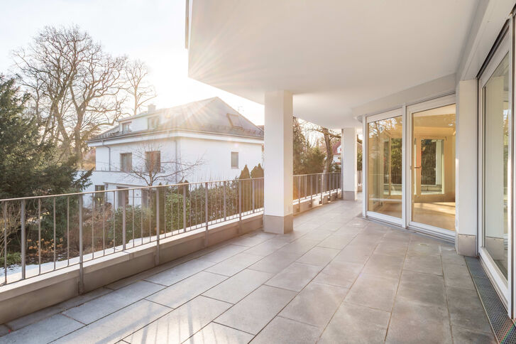 Südterrasse mit Blick ins Grüne