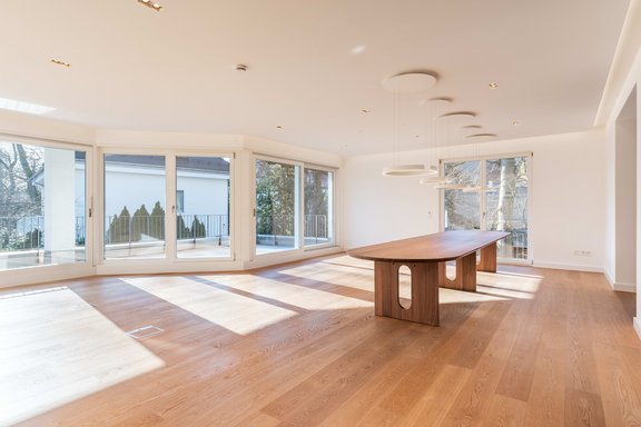 Lichterfüllter Wohn-/Essbereich