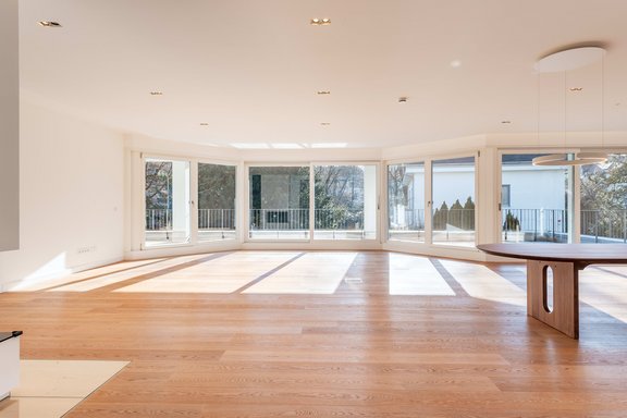 Lichterfüllter Wohnbereich