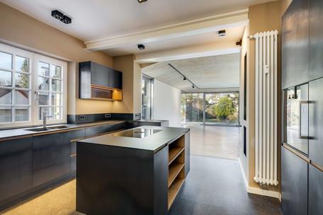 Großzügige Gartenwohnung in top sanierter Altbau-Villa