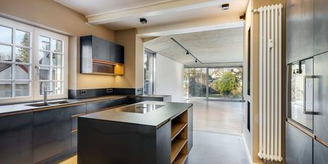 Großzügige Gartenwohnung in top sanierter Altbau-Villa