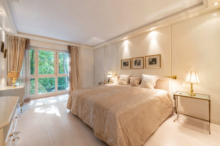 Schlafzimmer mit Maßeinbauten