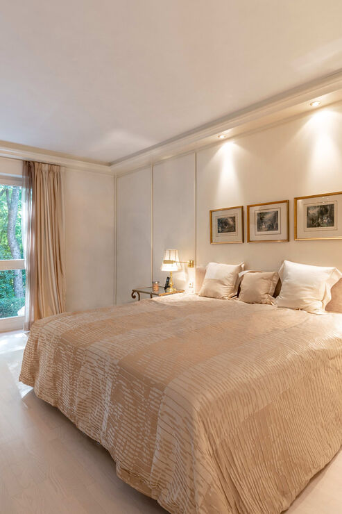 Schlafzimmer mit Maßeinbauten