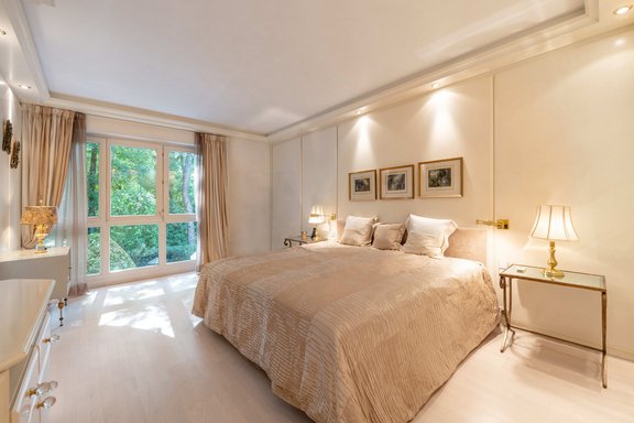 Schlafzimmer mit Maßeinbauten