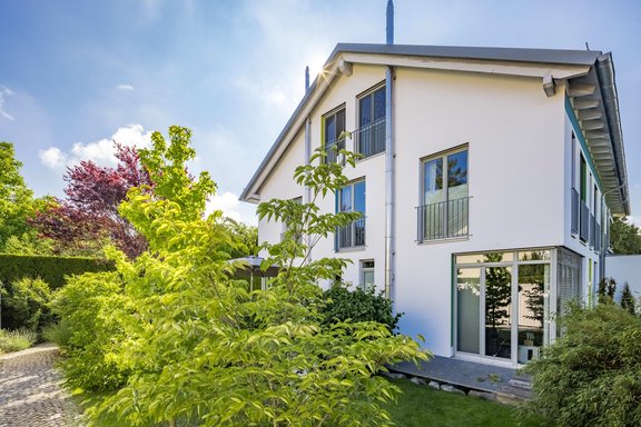 Eingebettet im Grünen