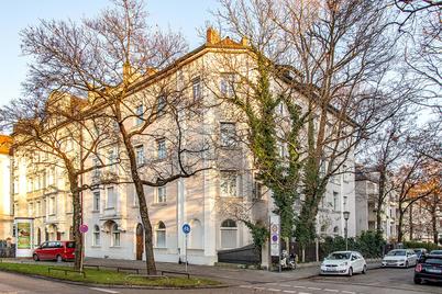 Großzügige, lichterfüllte 3-Zimmer-Altbauwohnung von 1900