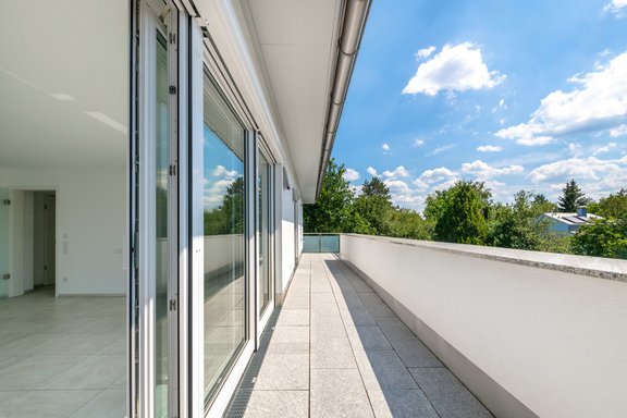 Drei sonnige Dachterrassen