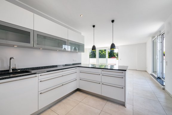 Voll ausgestattete Einbauküche