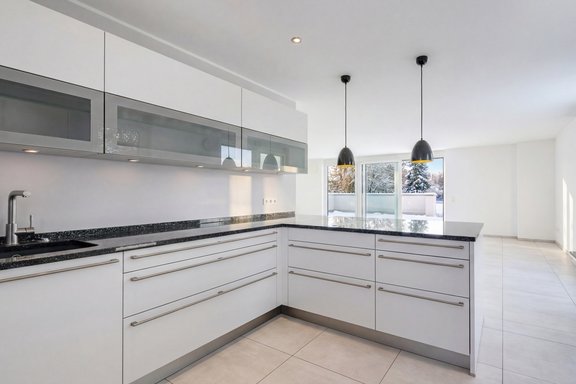 Fully equipped fitted kitchen
