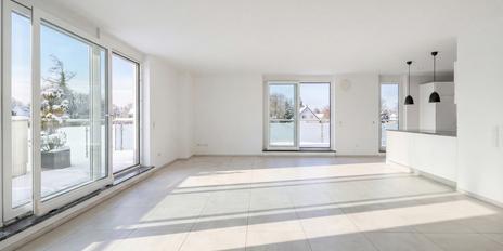 Spacious, light-filled top-floor apartment with sunny terraces