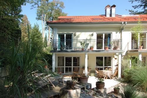 Großzügige moderne Haushälfte mit exklusiver Ausstattung