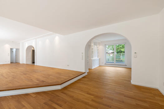 Round arch and step define the living/dining area