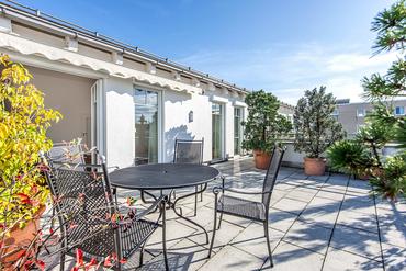 Spacious penthouse apartment with two terraces