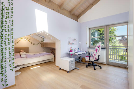 Children's room with sleeping alcove