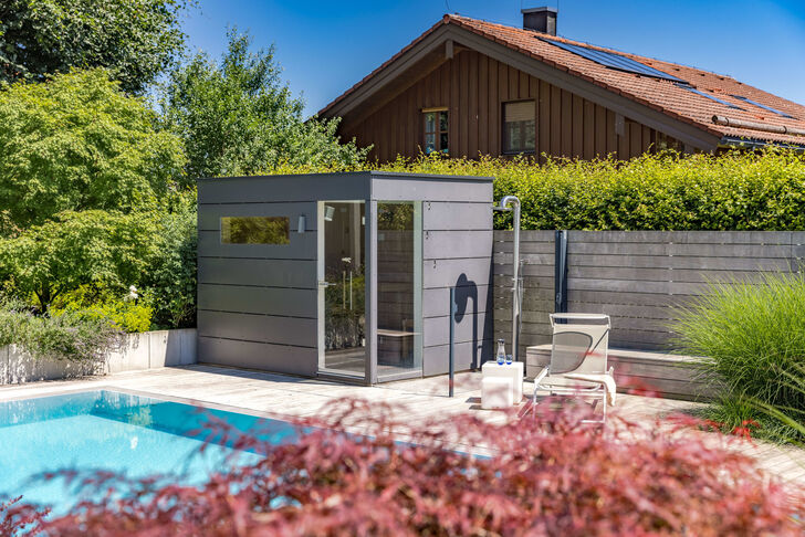 Pool und Saunahaus