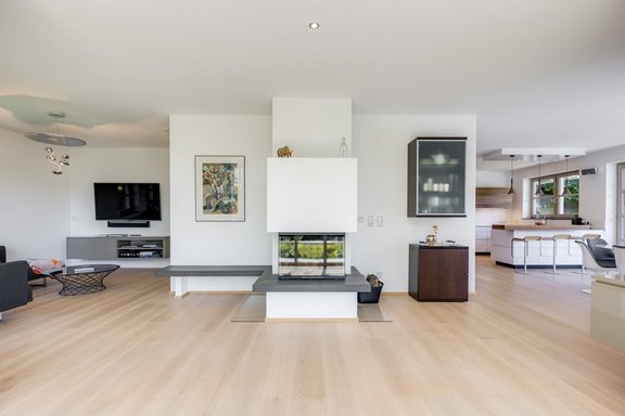 Spacious room structure