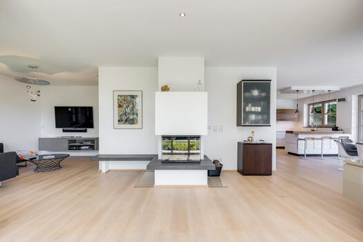 Spacious room structure