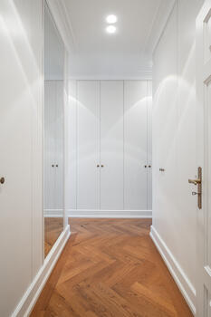 Dressing room with high-quality carpentry fittings