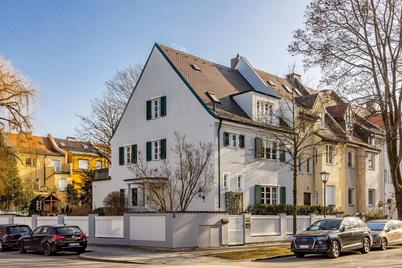 Großzügige Stadt­villa von 1924 mit herrlichem Garten