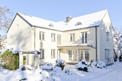 Spacious city villa on exceptionally beautiful and sunny southwest plot