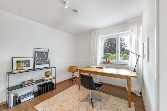 Freundliches Arbeitszimmer