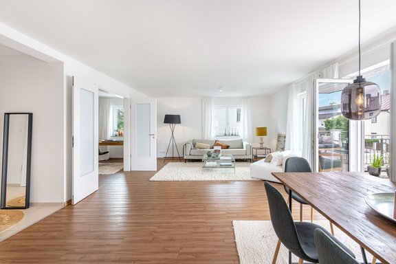 Weitläufiger Wohn-/Essbereich