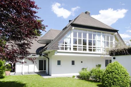 Großzügige, top-renovierte Villa mit Pool und sonnigem Südwestgarten