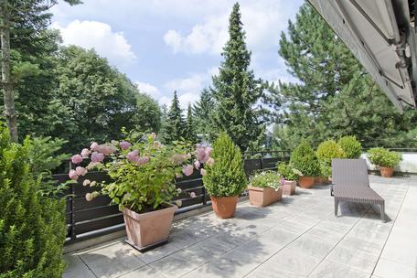 Grosszügige und sonnige 3-Zimmer Wohnung mit einzigartiger Südwest-Dachterrasse