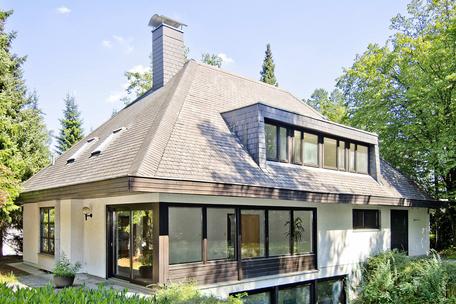 Großzügige Villa auf besonders attraktivem Baugrundstück in Bestlage