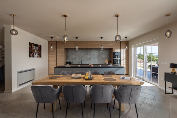 Offene Küche mit Kochinsel