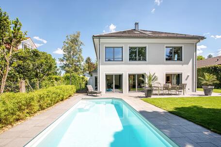 Großzügige Villa mit solarbeheiztem Pool und Südwestgarten