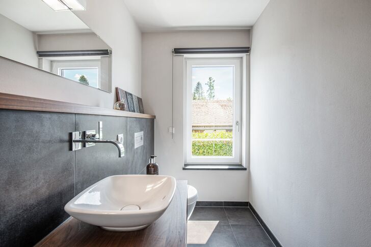 Modern, bright guest restroom