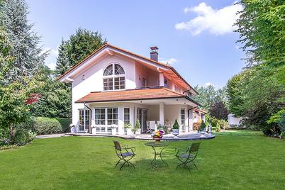 Grosszügige Villa mit zusätzlichem Baugrundstück
