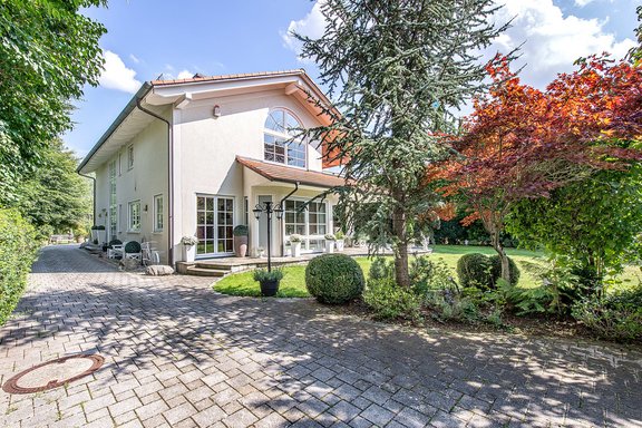 Access to the garage