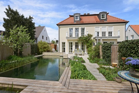 Rückansicht mit Garten