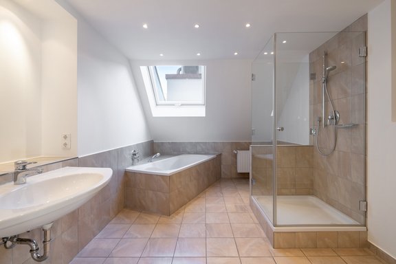 Komfortables Tageslicht-Bad