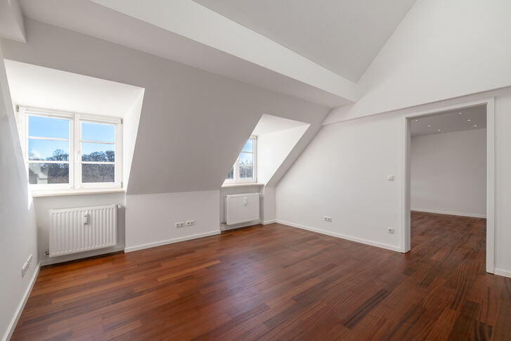 Geräumiges Arbeitszimmer