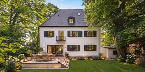 Altbauvilla mit Gewerbeanteil auf parkähnlichem Grundstück