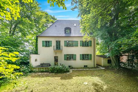 Altbauvilla mit Gewerbeanteil auf parkähnlichem Grundstück