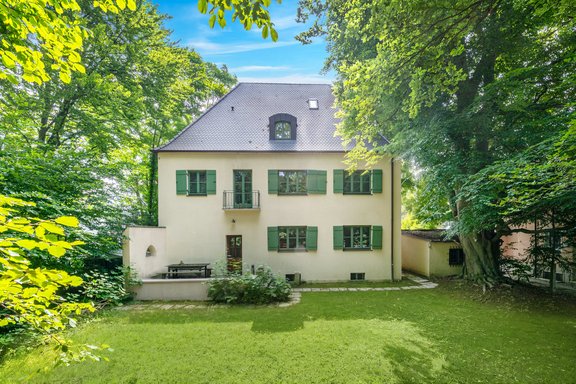 Old villa with potential