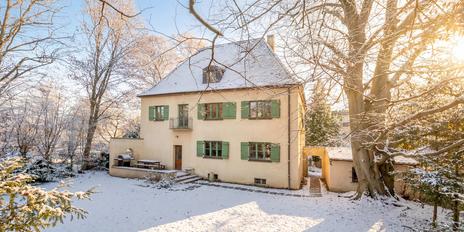 Altbauvilla mit Gewerbeanteil auf parkähnlichem Grundstück