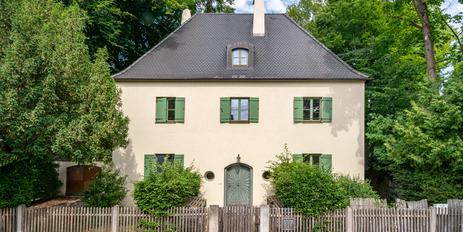 Altbauvilla mit Gewerbeanteil auf parkähnlichem Grundstück